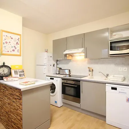 T2 Bis Au Centre De Avec Wifi Et Parking, Jusqu'à 5 Personnes - Fr-1-608-29 Apartamento La Bourboule