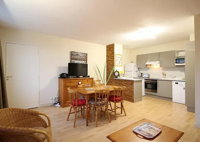 T2 Bis Au Centre De Avec Wifi Et Parking, Jusqu'a 5 Personnes - Fr-1-608-29 *